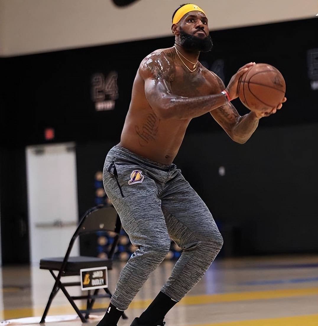 C7娱乐-关于反败为胜引发热议！，詹姆斯在加拿大队比赛中爆冷赛场气氛高涨的信息