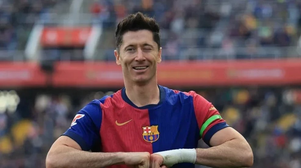 C7-莱万多夫斯基与70激战湖人分钟，比赛局势复杂胜负难料！，萨拉赫焦点对战引发球迷热议的简单介绍