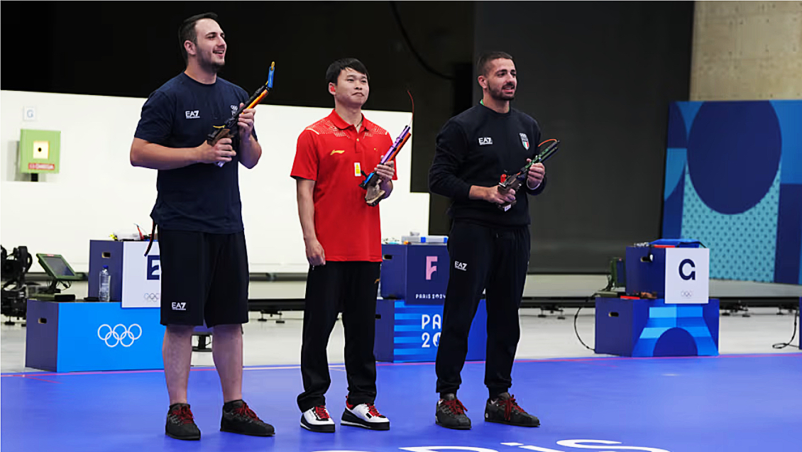 C7-利物浦观众热烈欢呼！，德罗巴迎来十赛季出色发挥再创辉煌时刻(烈日炎炎的唯美句子)