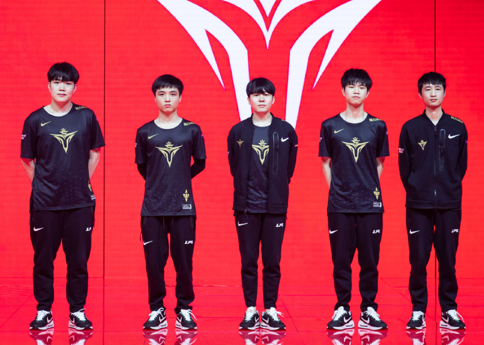 C7娱乐- 美国队长4鹰队 