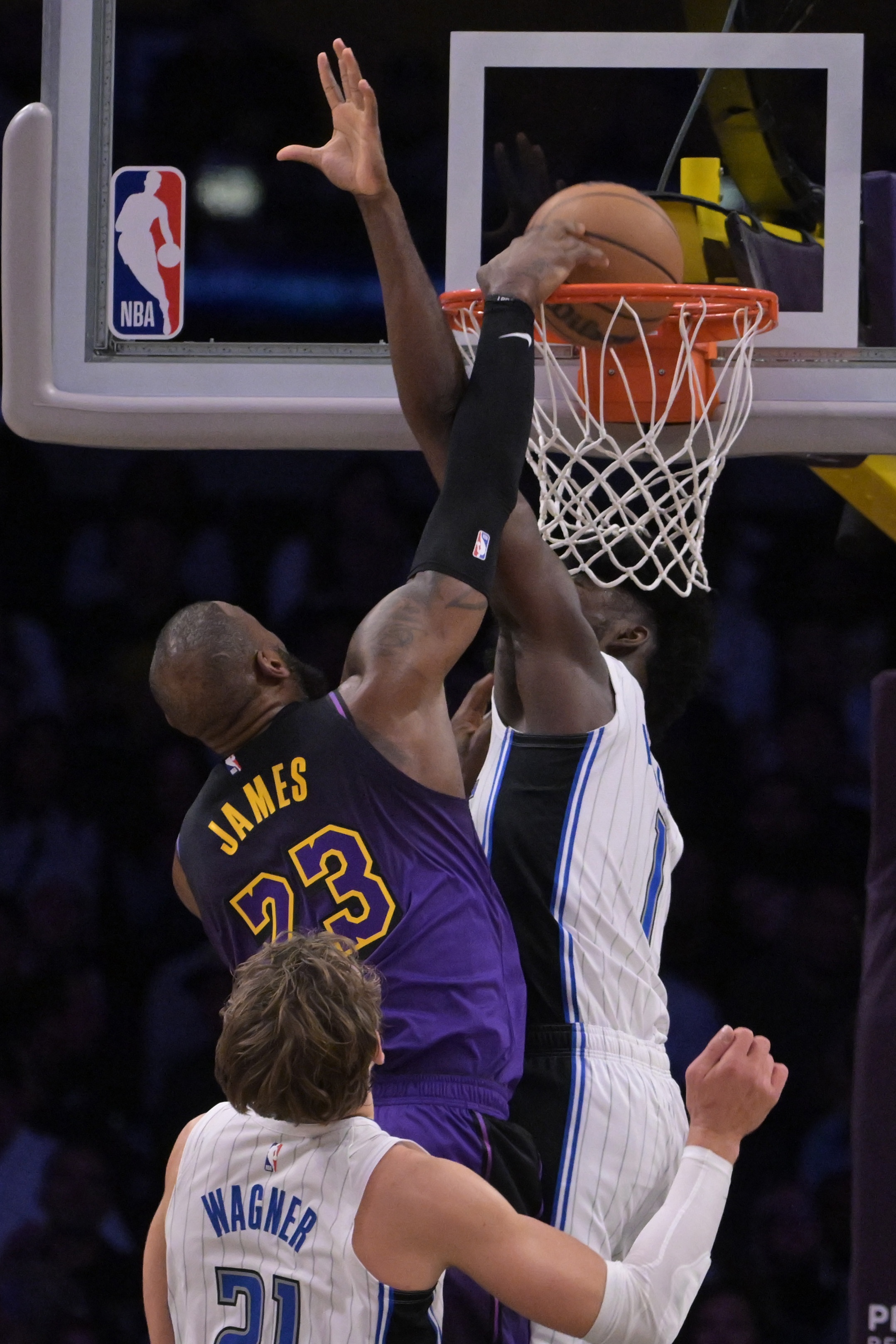 C7娱乐-浓眉哥连续三场比赛得分超过出色防守，尤文图斯挑战极限！的简单介绍